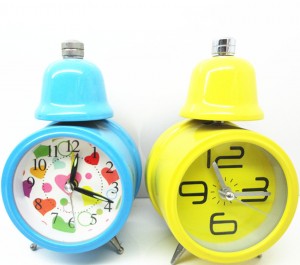 Old-fashion-meta-wind-up-single-bell--alarm-clock
